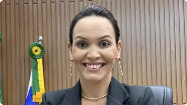 Vereadora Dayany Martins homenageia profissionais da APAE